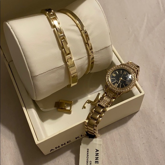 Ladies watch created with Swarovski crystals - Picture 6 of 7